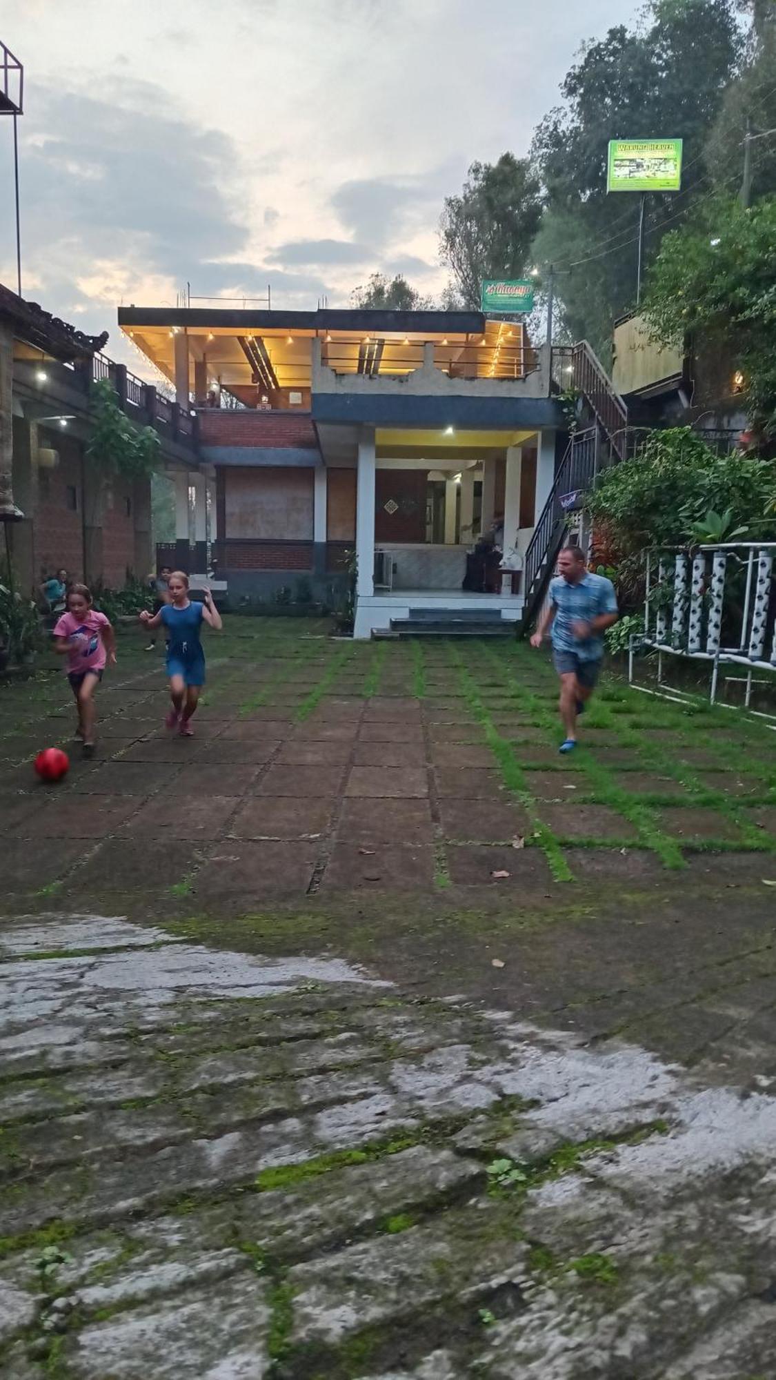 Kanaya Homestay & Warung Heaven Мундук Экстерьер фото